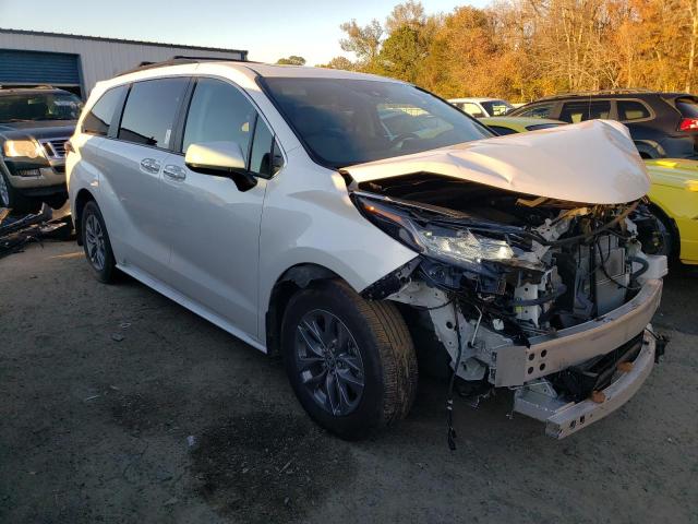 Photo 3 VIN: 5TDYRKEC9PS145147 - TOYOTA SIENNA XLE 