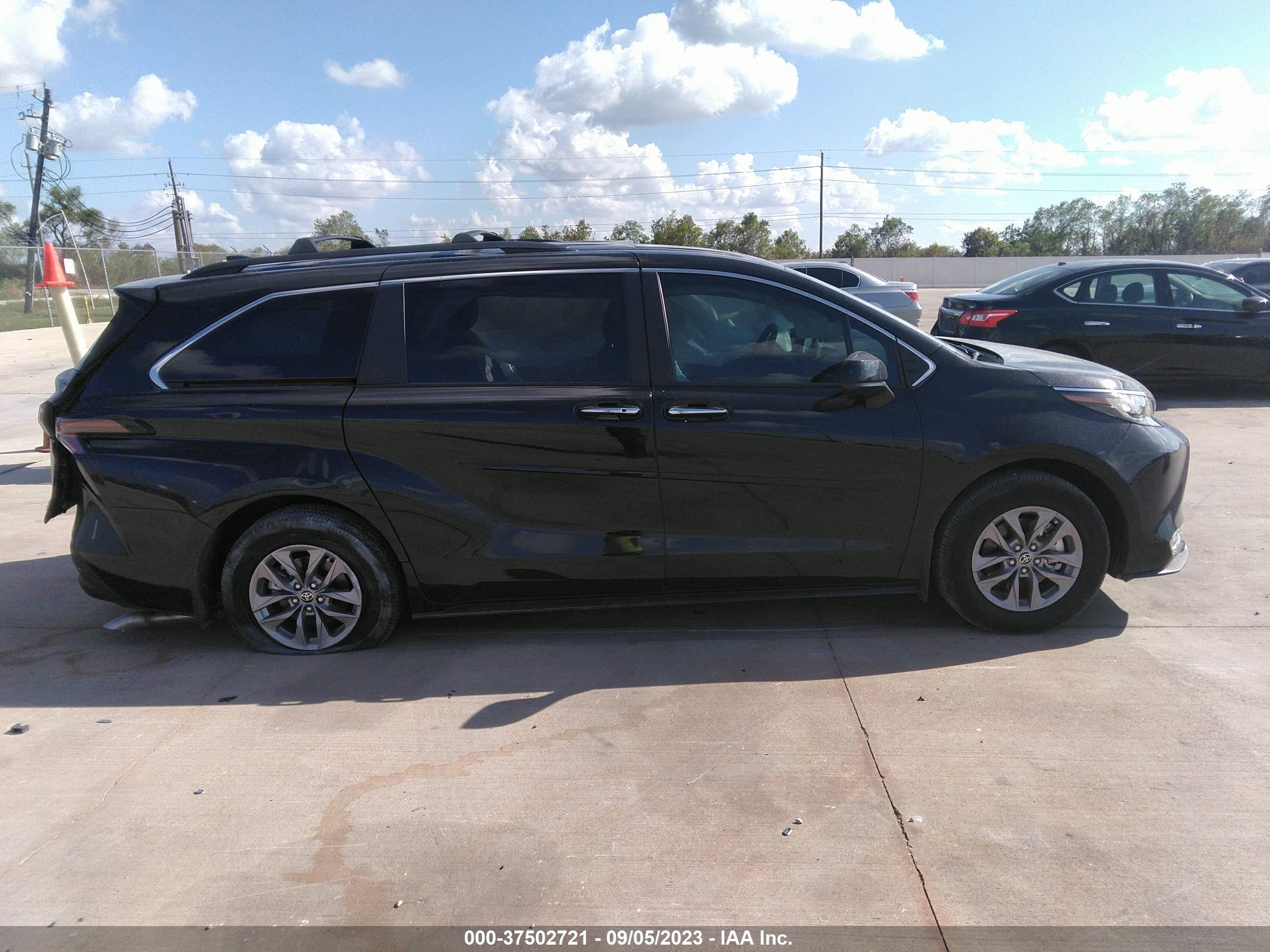 Photo 12 VIN: 5TDYRKEC9PS166998 - TOYOTA SIENNA 