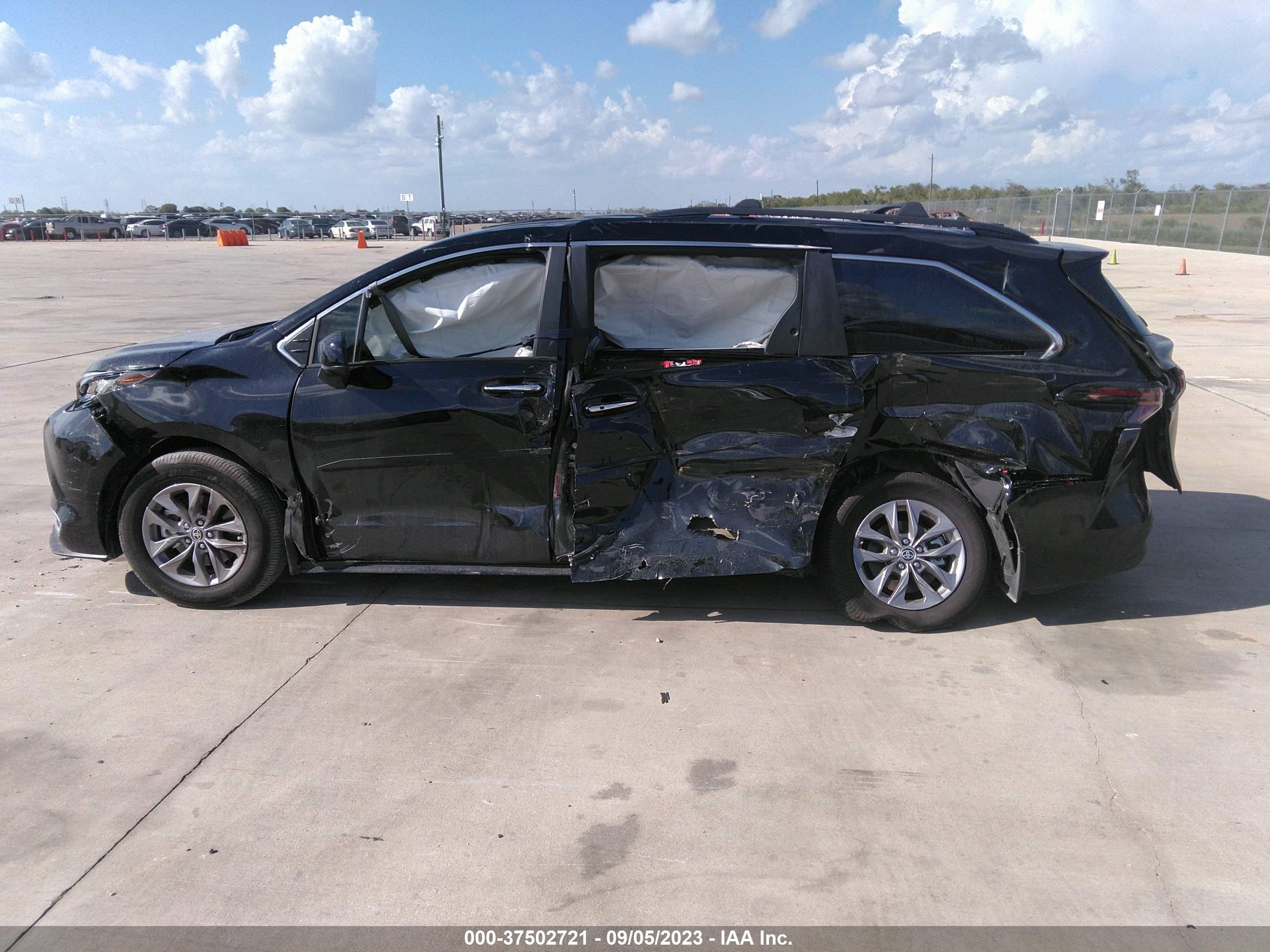 Photo 13 VIN: 5TDYRKEC9PS166998 - TOYOTA SIENNA 