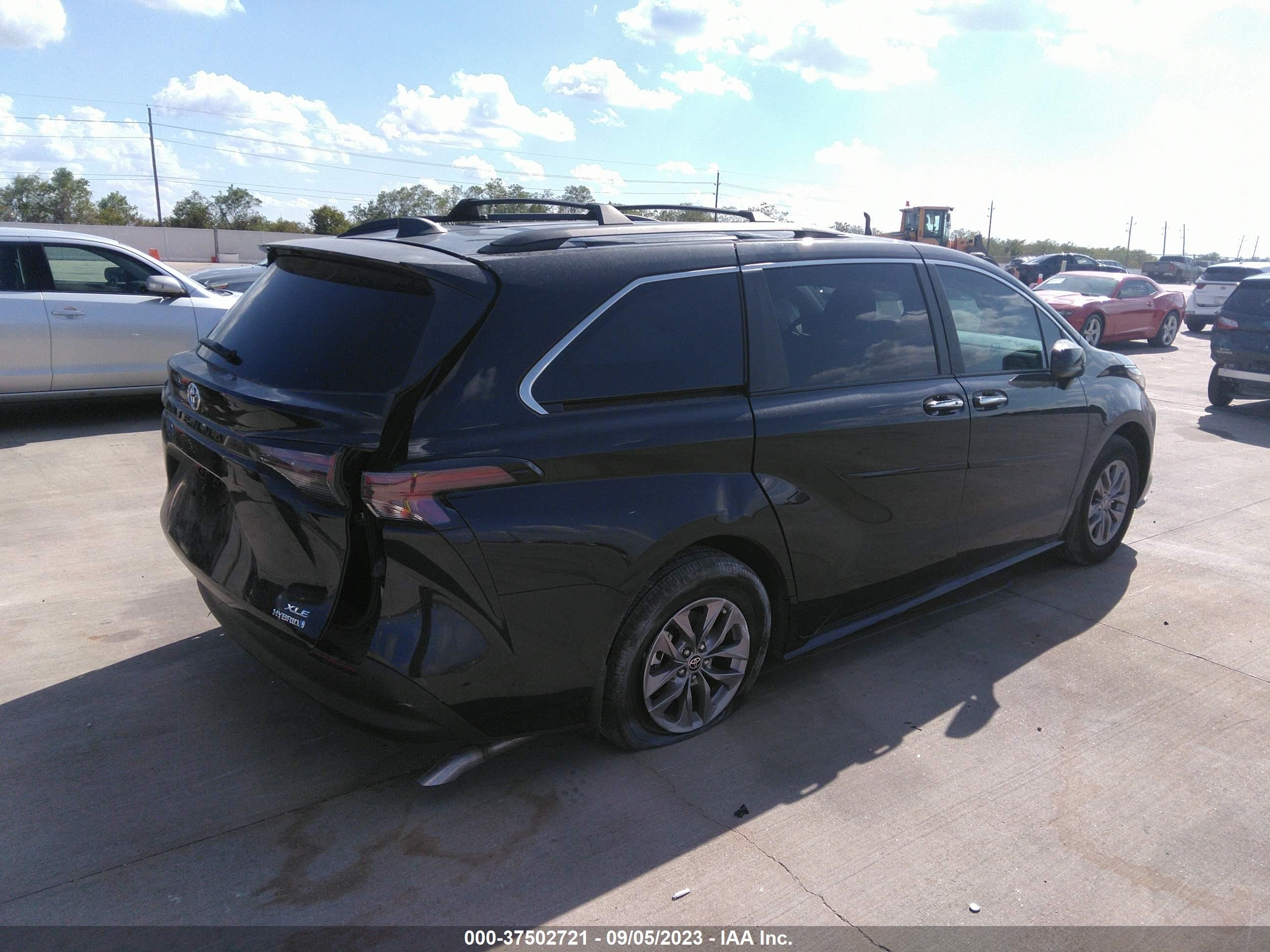 Photo 3 VIN: 5TDYRKEC9PS166998 - TOYOTA SIENNA 