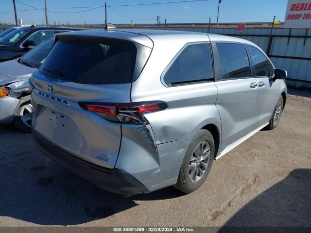 Photo 3 VIN: 5TDYRKECXMS011615 - TOYOTA SIENNA XLE 