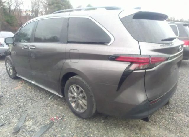 Photo 2 VIN: 5TDYRKECXNS107777 - TOYOTA SIENNA 