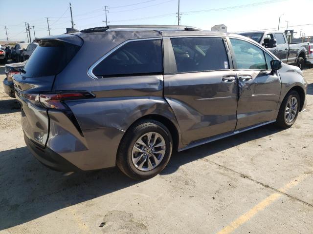 Photo 2 VIN: 5TDYRKECXRS193954 - TOYOTA SIENNA XLE 