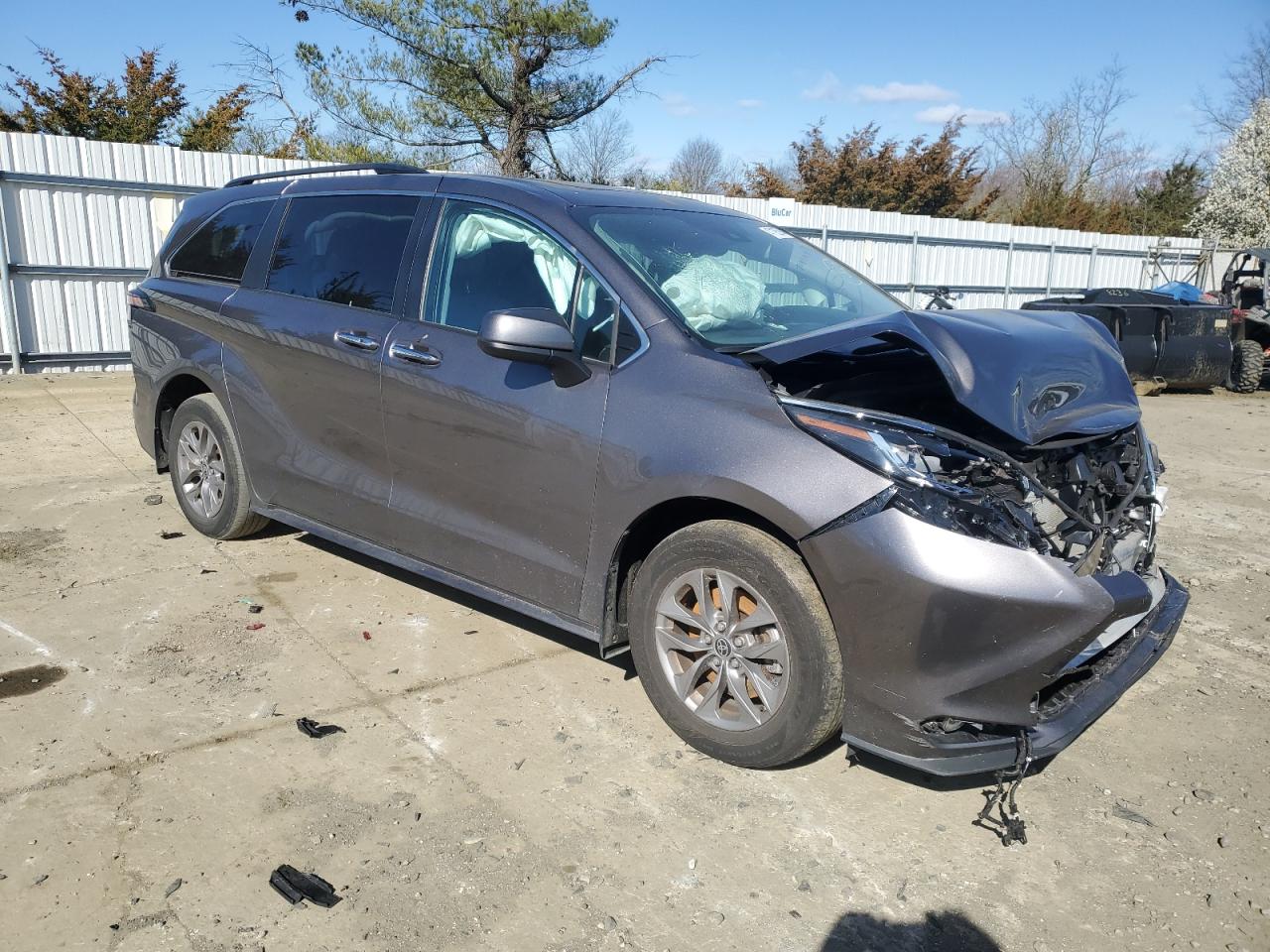 Photo 3 VIN: 5TDYSKFC0NS051917 - TOYOTA SIENNA 