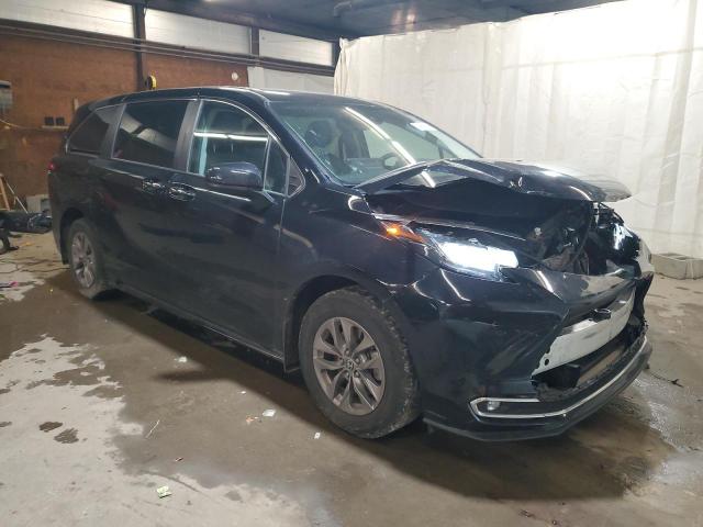 Photo 3 VIN: 5TDYSKFC1NS069021 - TOYOTA SIENNA XLE 