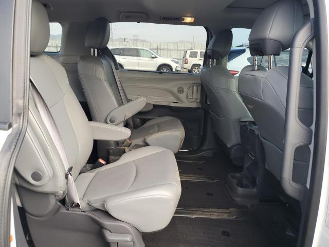 Photo 10 VIN: 5TDYSKFC2MS013135 - TOYOTA SIENNA XLE 