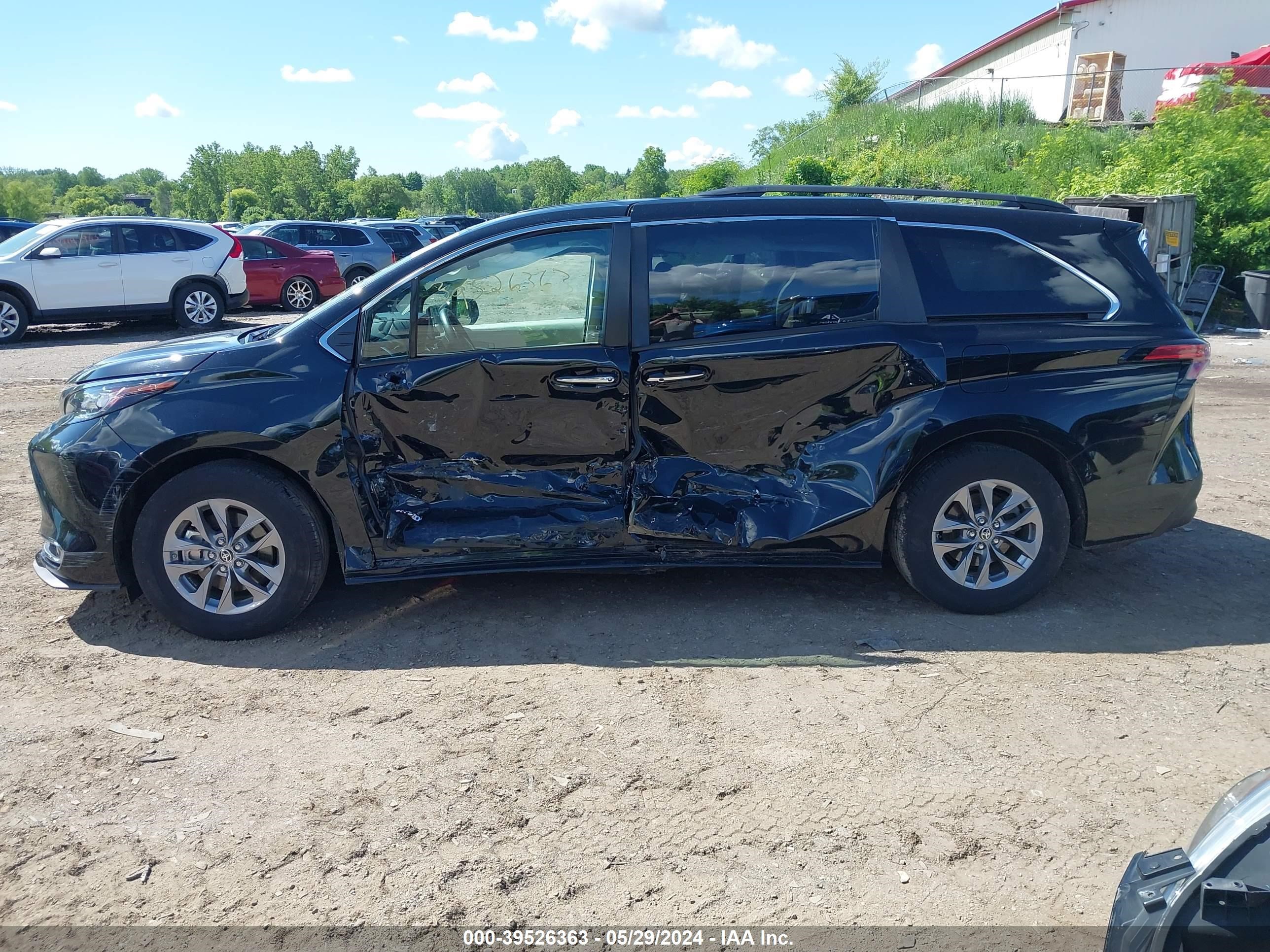 Photo 13 VIN: 5TDYSKFC3MS028467 - TOYOTA SIENNA 