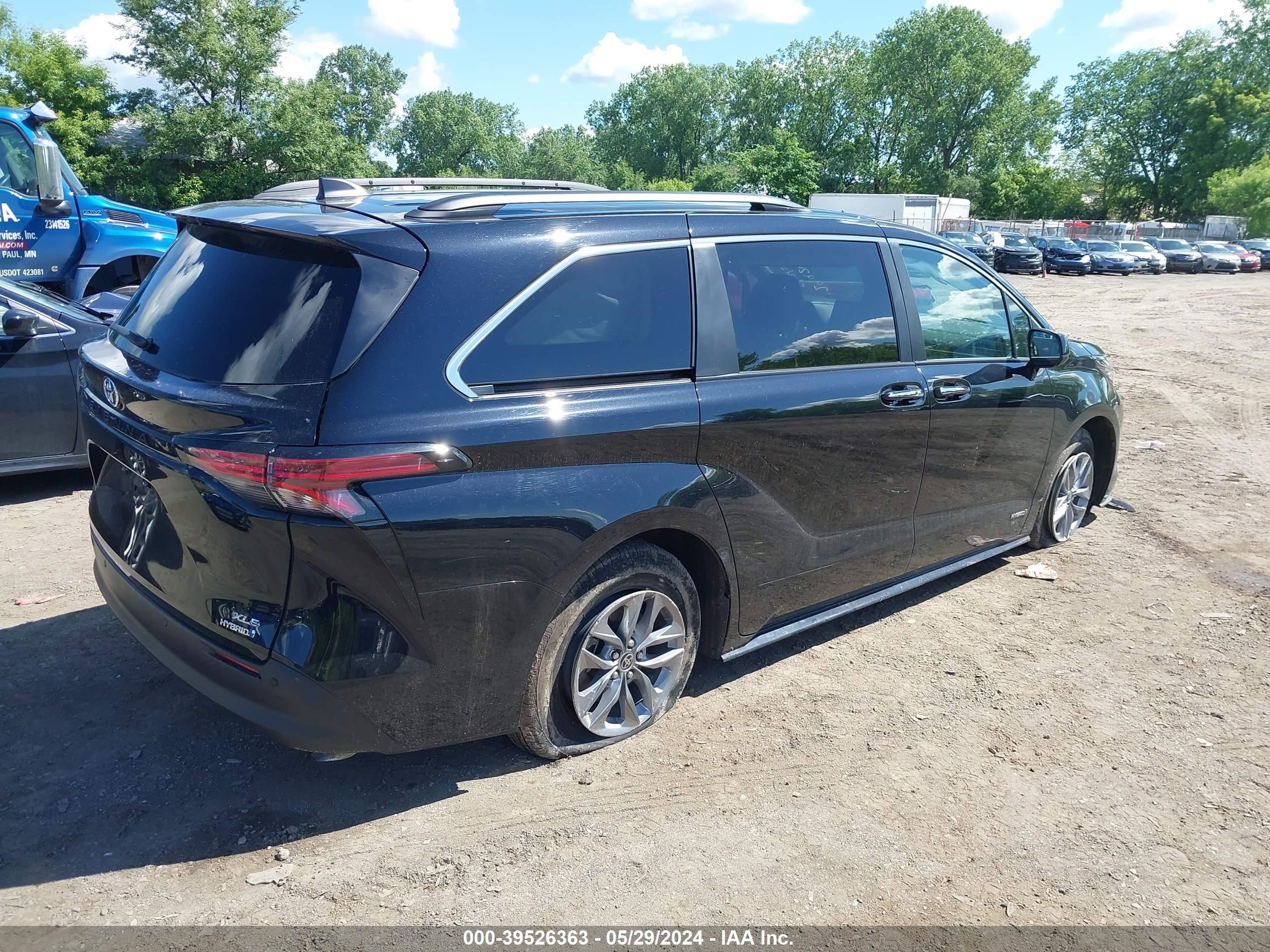 Photo 3 VIN: 5TDYSKFC3MS028467 - TOYOTA SIENNA 