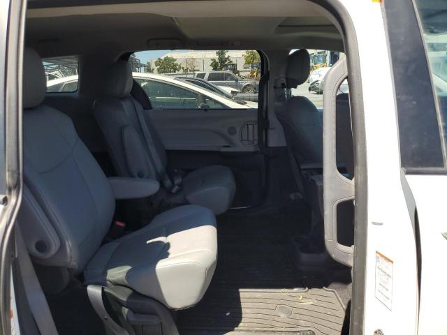 Photo 10 VIN: 5TDYSKFC4PS076757 - TOYOTA SIENNA XLE 