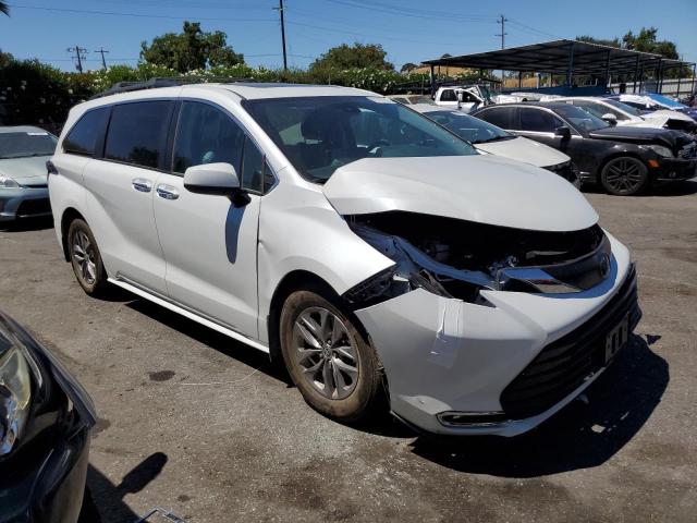 Photo 3 VIN: 5TDYSKFC4PS076757 - TOYOTA SIENNA XLE 