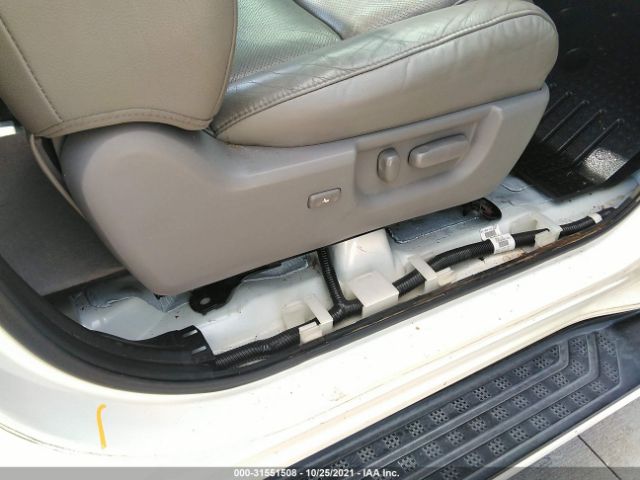 Photo 5 VIN: 5TDYY5G12BS035503 - TOYOTA SEQUOIA 