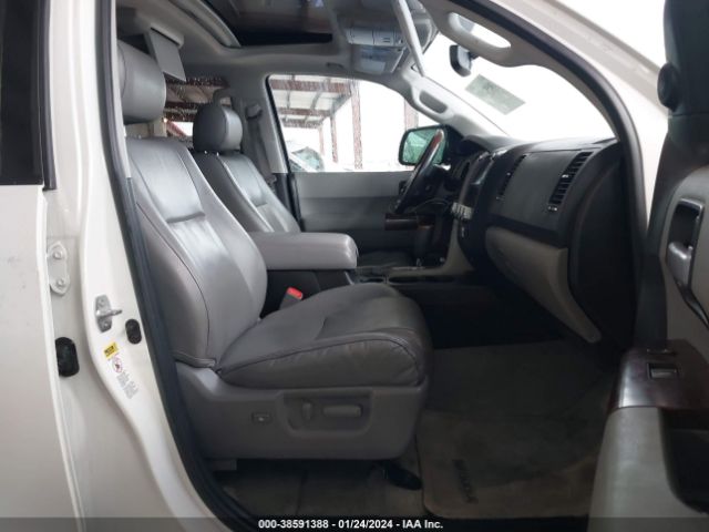 Photo 4 VIN: 5TDYY5G16BS033916 - TOYOTA SEQUOIA 