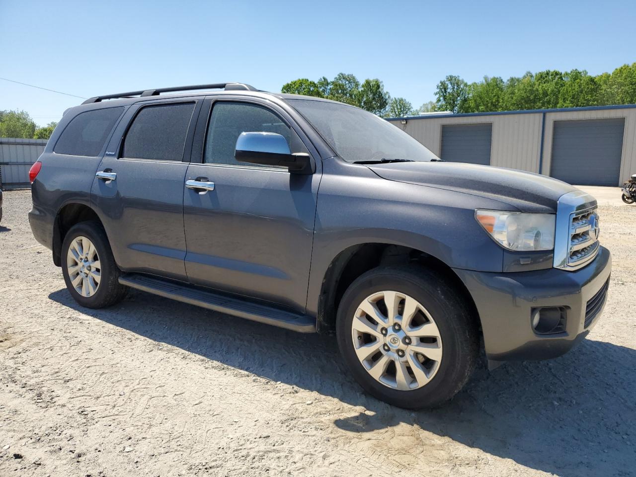 Photo 3 VIN: 5TDYY5G1XBS034468 - TOYOTA SEQUOIA 