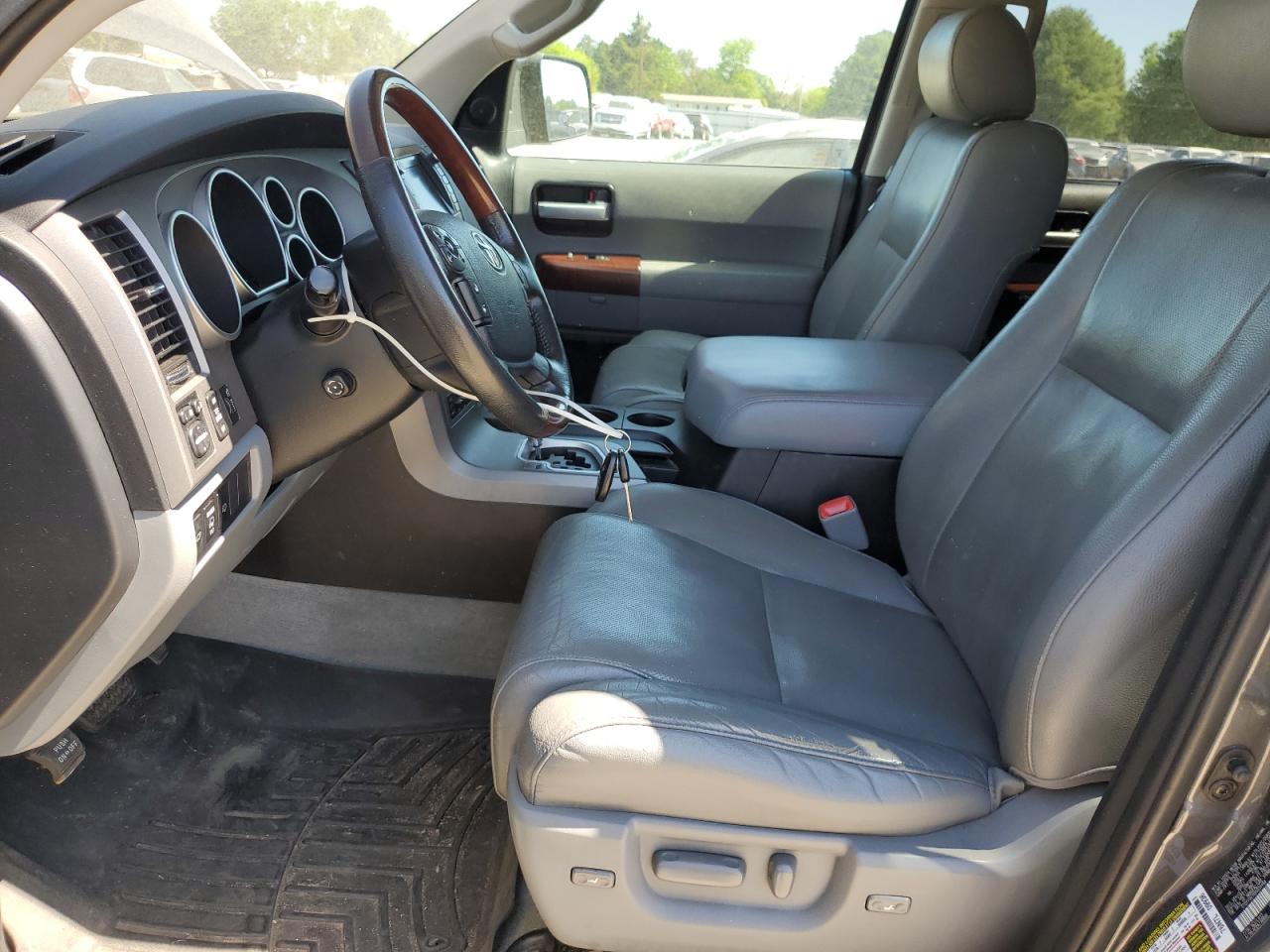 Photo 6 VIN: 5TDYY5G1XBS034468 - TOYOTA SEQUOIA 