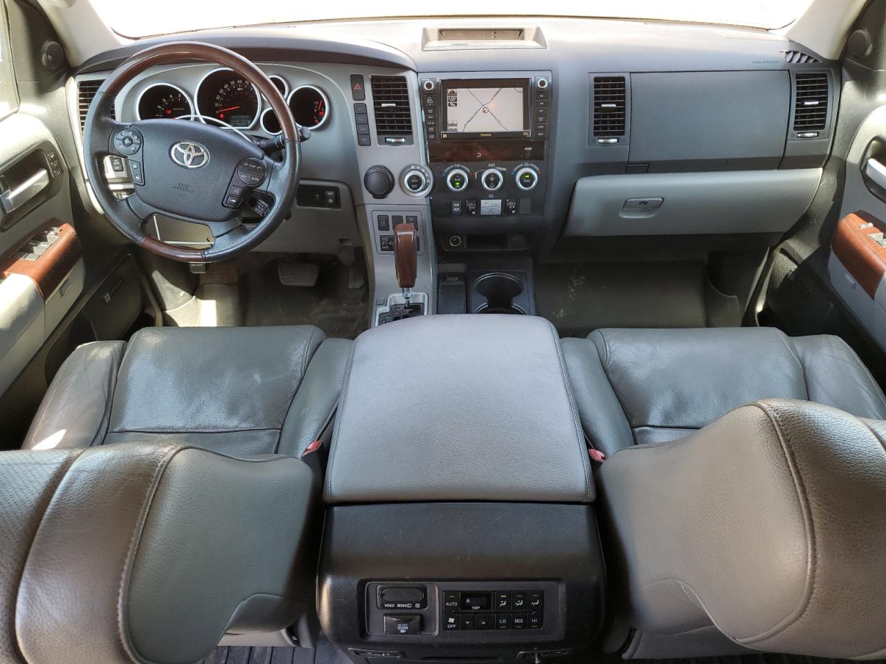 Photo 7 VIN: 5TDYY5G1XBS034468 - TOYOTA SEQUOIA 