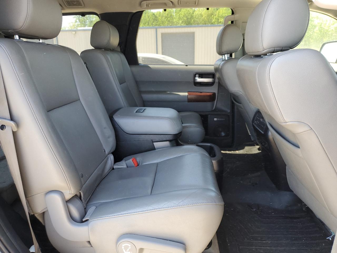 Photo 9 VIN: 5TDYY5G1XBS034468 - TOYOTA SEQUOIA 