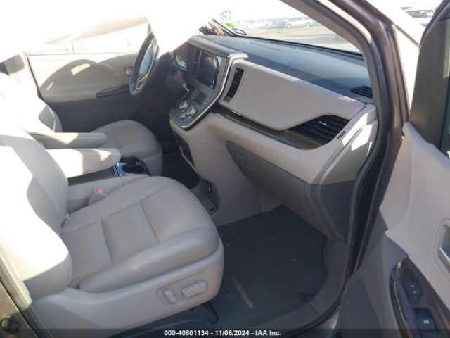 Photo 4 VIN: 5TDYZ3DC0HS779987 - TOYOTA SIENNA 