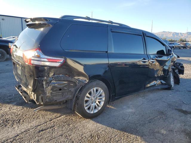 Photo 2 VIN: 5TDYZ3DC0HS793467 - TOYOTA SIENNA XLE 