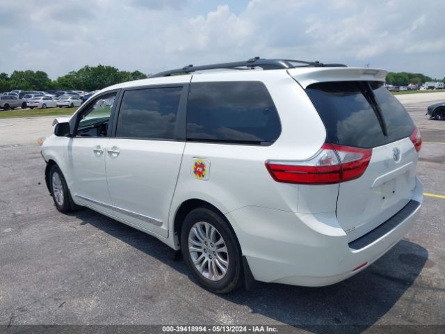 Photo 2 VIN: 5TDYZ3DC0HS797583 - TOYOTA SIENNA 