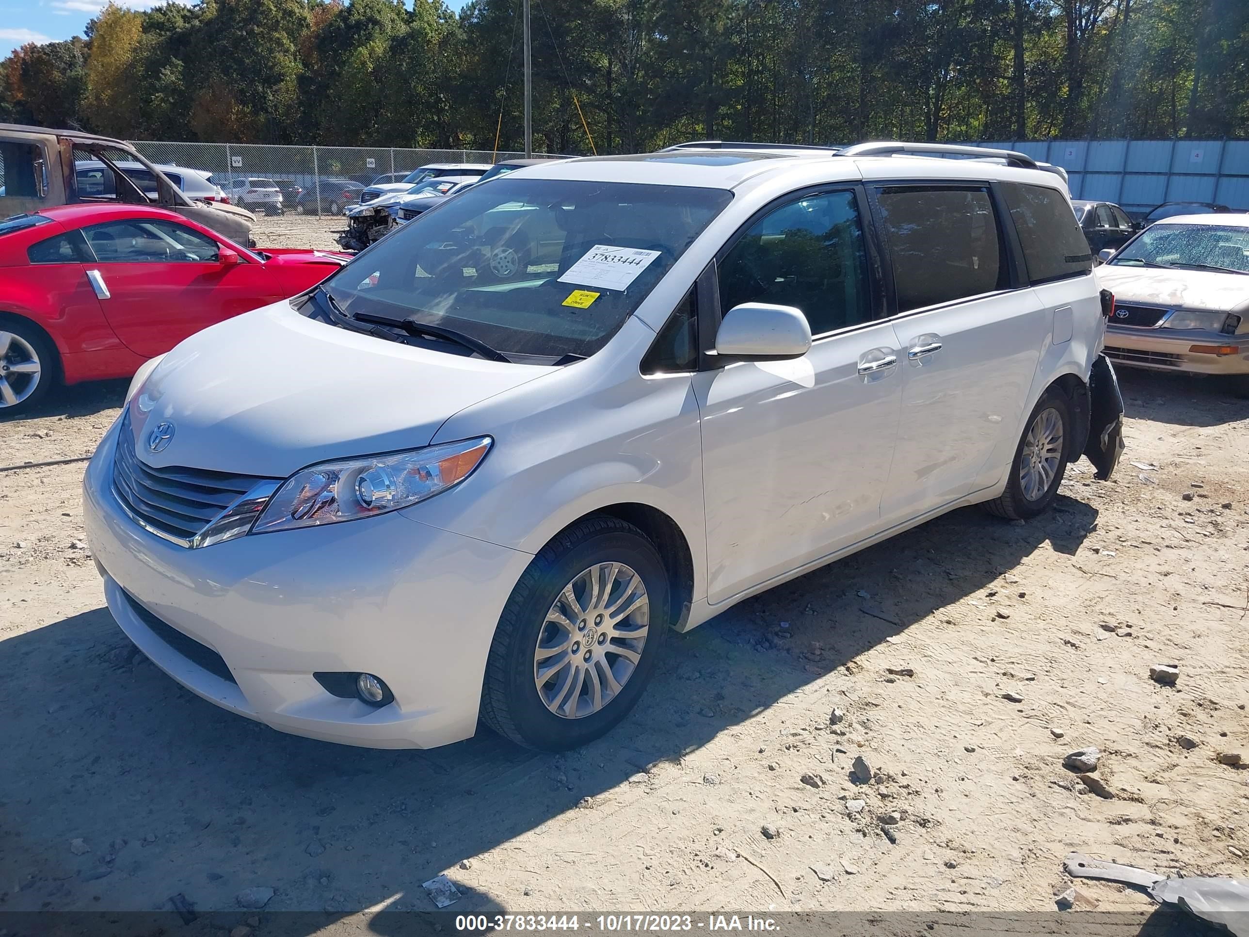 Photo 1 VIN: 5TDYZ3DC0HS798684 - TOYOTA SIENNA 