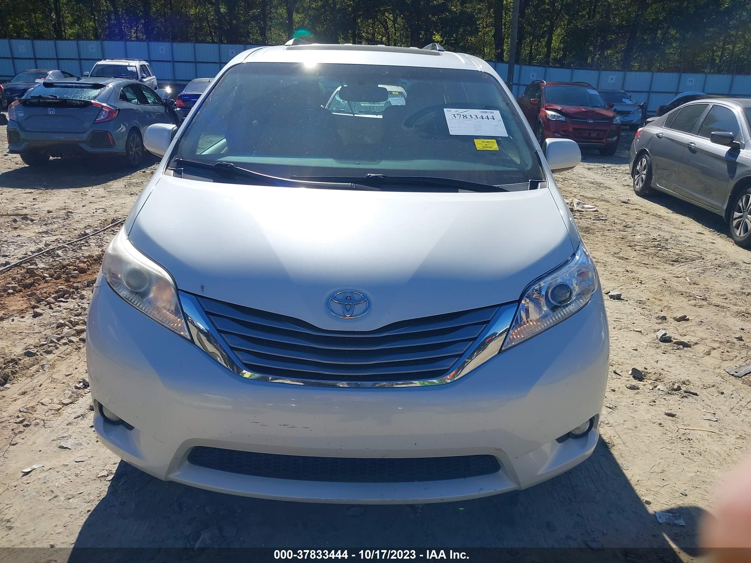 Photo 11 VIN: 5TDYZ3DC0HS798684 - TOYOTA SIENNA 