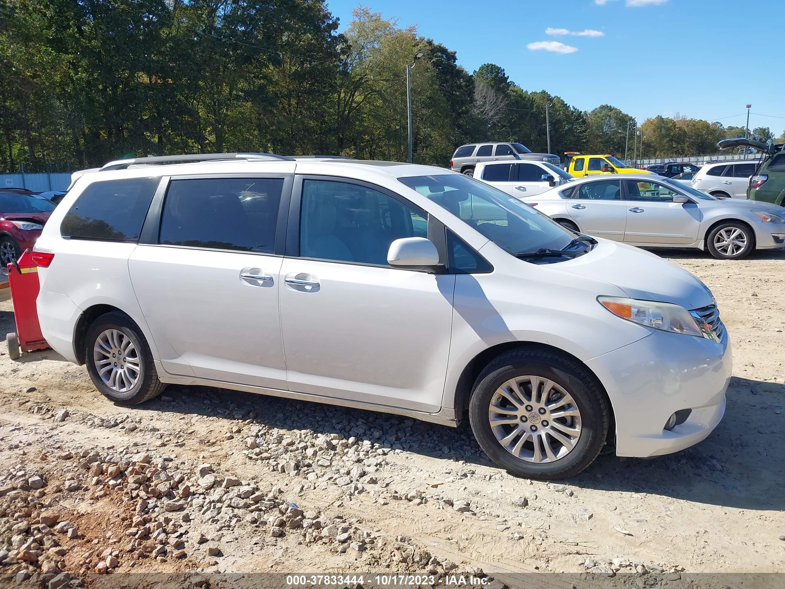 Photo 12 VIN: 5TDYZ3DC0HS798684 - TOYOTA SIENNA 