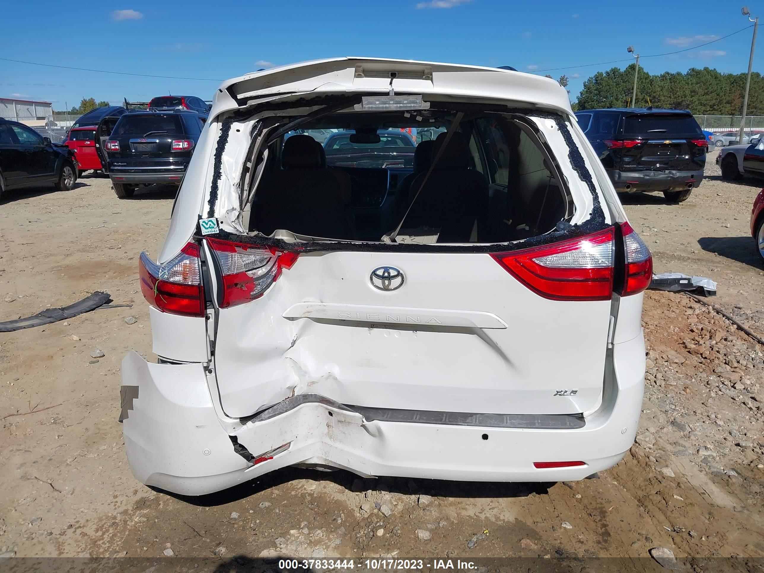 Photo 15 VIN: 5TDYZ3DC0HS798684 - TOYOTA SIENNA 