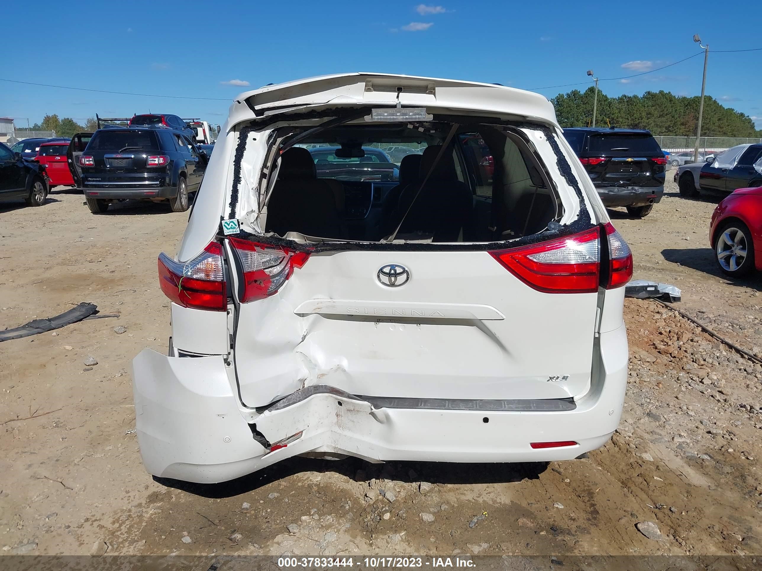 Photo 5 VIN: 5TDYZ3DC0HS798684 - TOYOTA SIENNA 