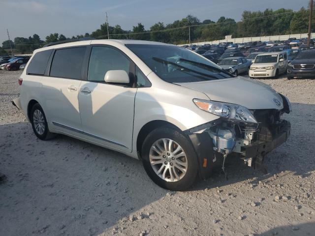 Photo 3 VIN: 5TDYZ3DC0HS818433 - TOYOTA SIENNA XLE 