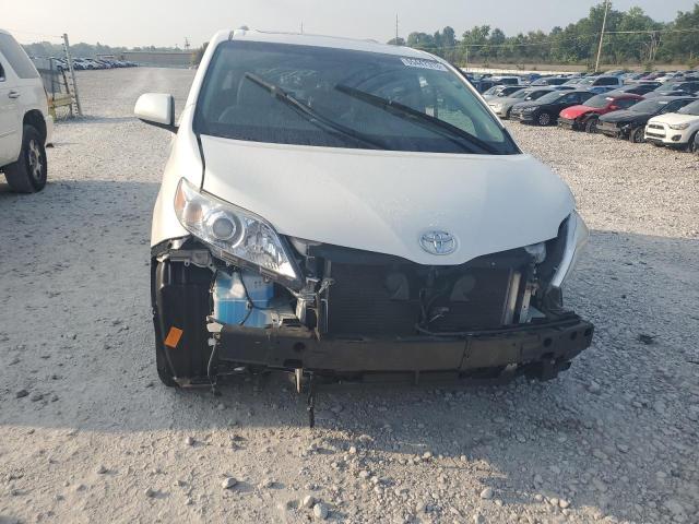 Photo 4 VIN: 5TDYZ3DC0HS818433 - TOYOTA SIENNA XLE 