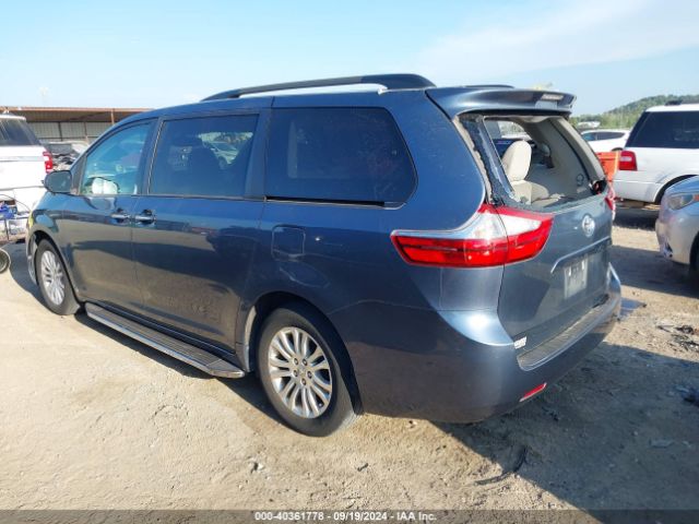 Photo 2 VIN: 5TDYZ3DC0HS833952 - TOYOTA SIENNA 