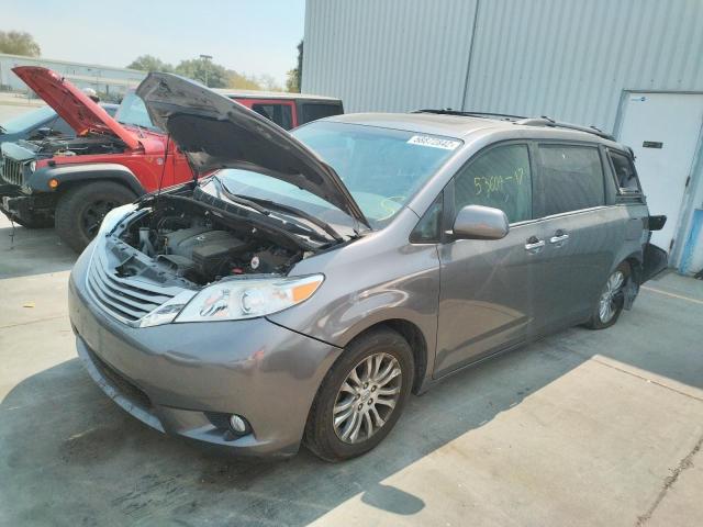 Photo 1 VIN: 5TDYZ3DC0HS837788 - TOYOTA SIENNA XLE 