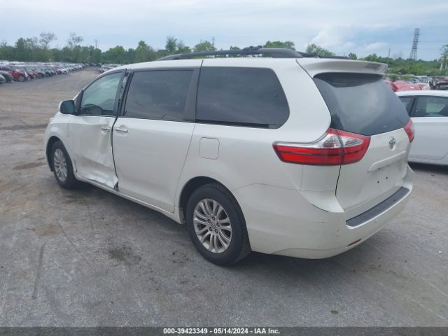 Photo 2 VIN: 5TDYZ3DC0HS851965 - TOYOTA SIENNA 