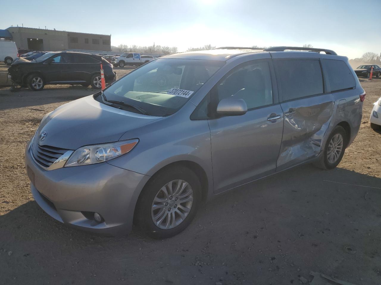 Photo 0 VIN: 5TDYZ3DC0HS852453 - TOYOTA SIENNA 