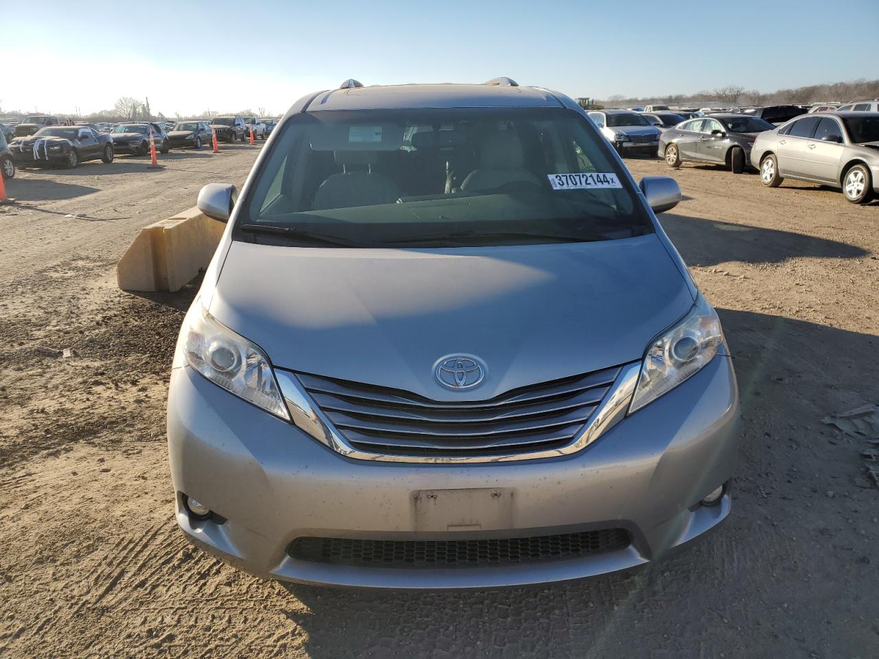 Photo 4 VIN: 5TDYZ3DC0HS852453 - TOYOTA SIENNA 