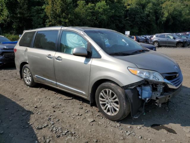 Photo 3 VIN: 5TDYZ3DC0HS857684 - TOYOTA SIENNA XLE 