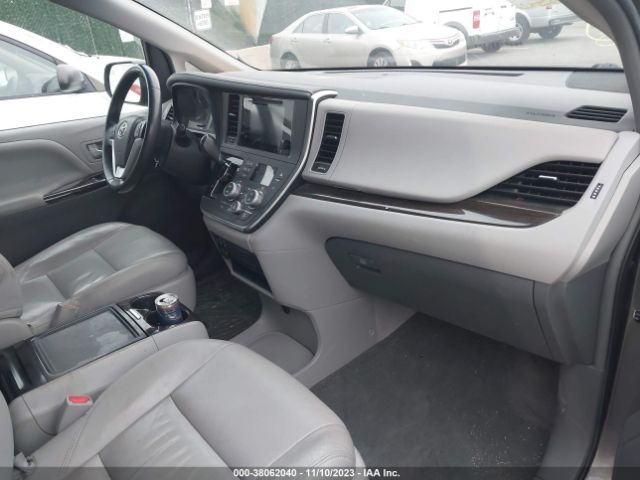 Photo 4 VIN: 5TDYZ3DC0HS861458 - TOYOTA SIENNA XLE 