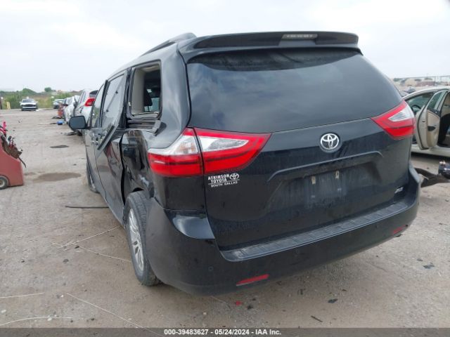 Photo 2 VIN: 5TDYZ3DC0HS877594 - TOYOTA SIENNA 