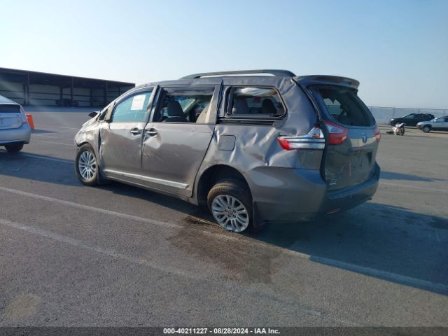 Photo 2 VIN: 5TDYZ3DC0HS878695 - TOYOTA SIENNA 