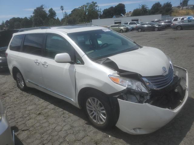 Photo 3 VIN: 5TDYZ3DC0HS888319 - TOYOTA SIENNA XLE 