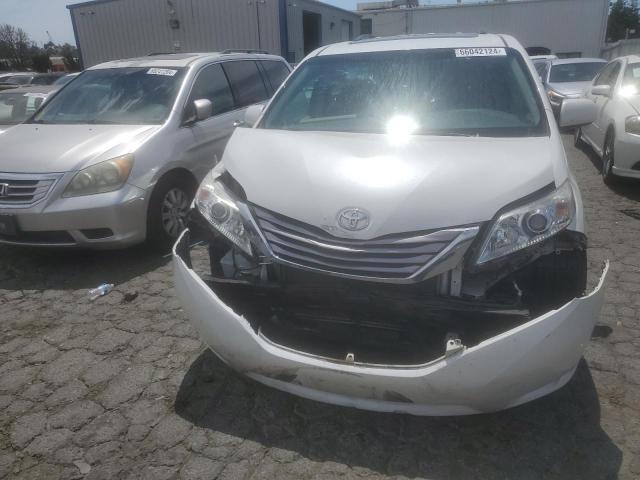 Photo 4 VIN: 5TDYZ3DC0HS888319 - TOYOTA SIENNA XLE 