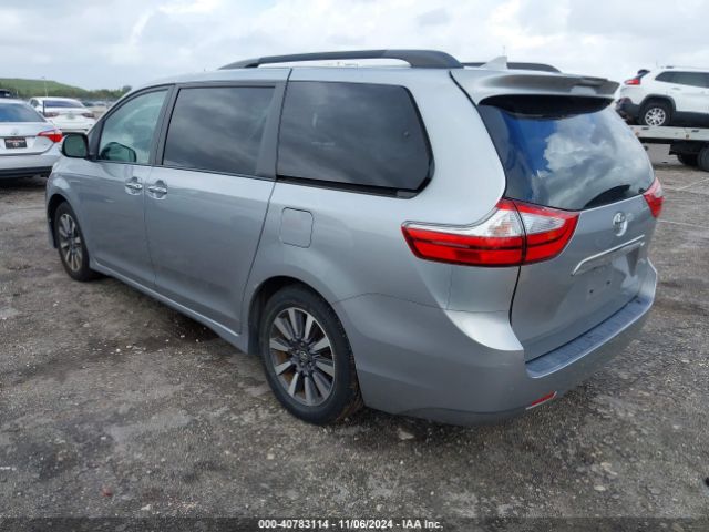 Photo 2 VIN: 5TDYZ3DC0JS932731 - TOYOTA SIENNA 