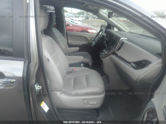 Photo 4 VIN: 5TDYZ3DC0KS977749 - TOYOTA SIENNA 