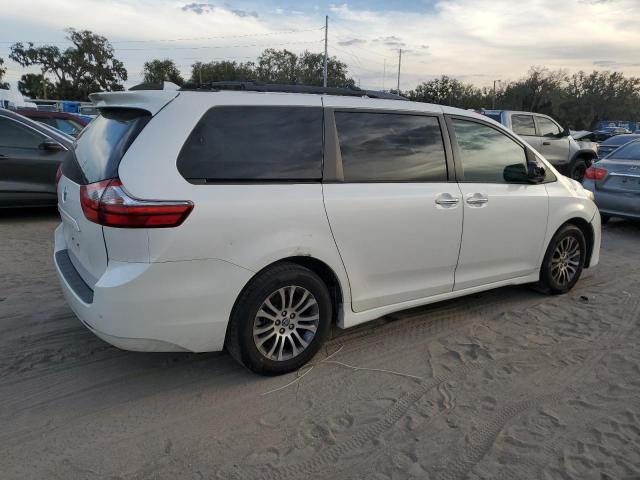 Photo 2 VIN: 5TDYZ3DC0LS022810 - TOYOTA SIENNA XLE 