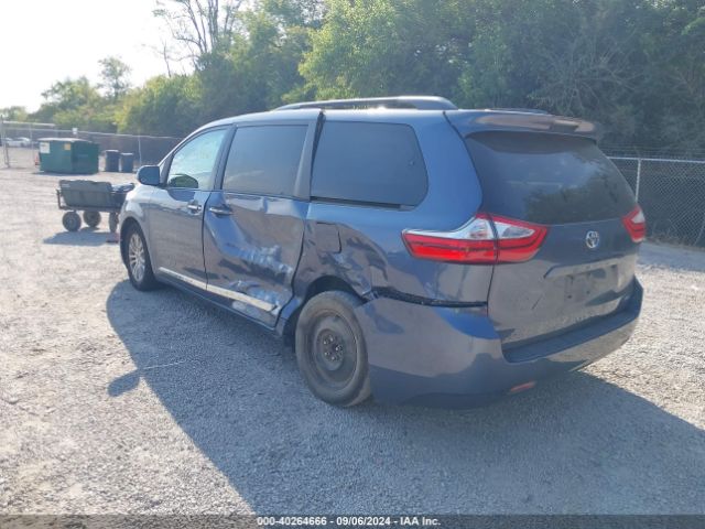 Photo 2 VIN: 5TDYZ3DC1HS767427 - TOYOTA SIENNA 