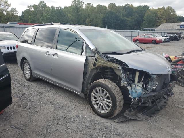 Photo 3 VIN: 5TDYZ3DC1HS767654 - TOYOTA SIENNA XLE 