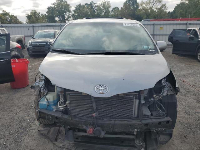 Photo 4 VIN: 5TDYZ3DC1HS767654 - TOYOTA SIENNA XLE 