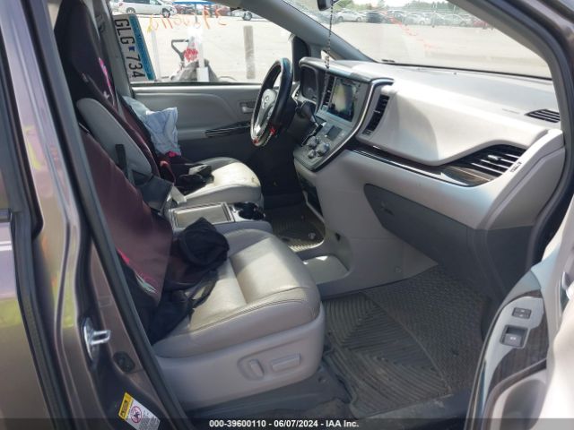 Photo 4 VIN: 5TDYZ3DC1HS772109 - TOYOTA SIENNA 