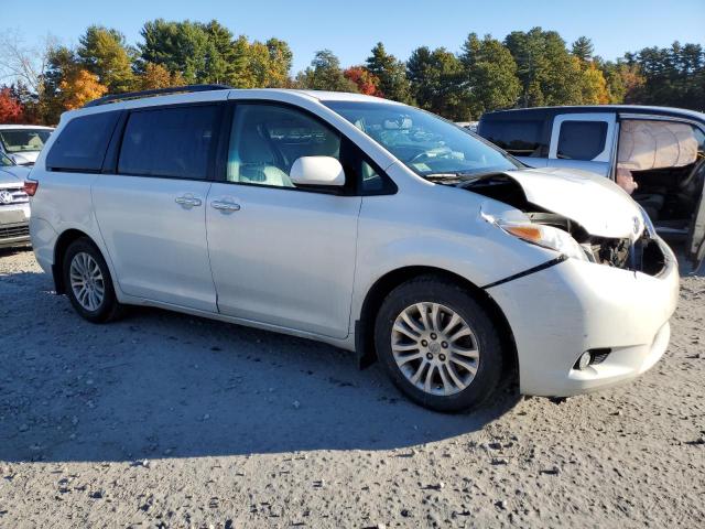 Photo 3 VIN: 5TDYZ3DC1HS781618 - TOYOTA SIENNA XLE 