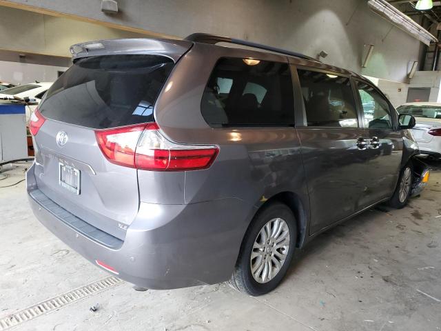 Photo 2 VIN: 5TDYZ3DC1HS787967 - TOYOTA SIENNA XLE 